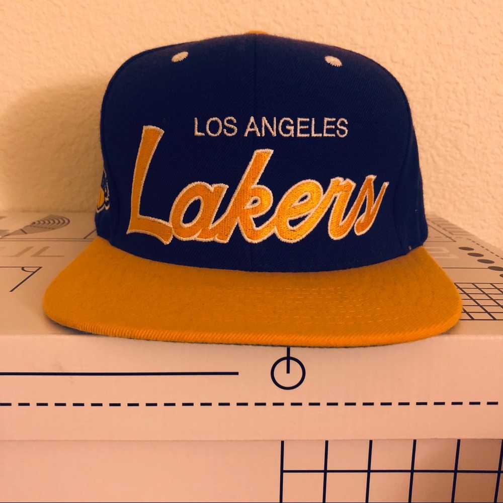 Men’s Mitchell & Ness Lakers Snapback Hat